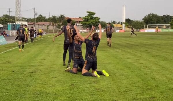 Pedro Martins marca e Nova Mutum vence Academia na estreia