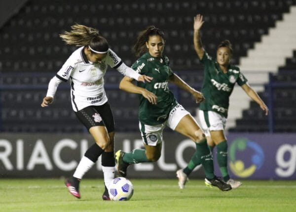 Reformulações no futebol feminino preveem novas competições e expansão de clubes até 2028