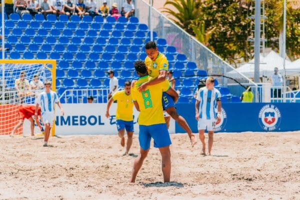 Brasil venceu o duelo contra a Argentina e está na semifinal da Copa América de Beach Soccer