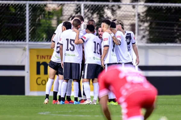 Com golaço de Emerson e dois de Justino, Mixto vira pra cima do Goianésia