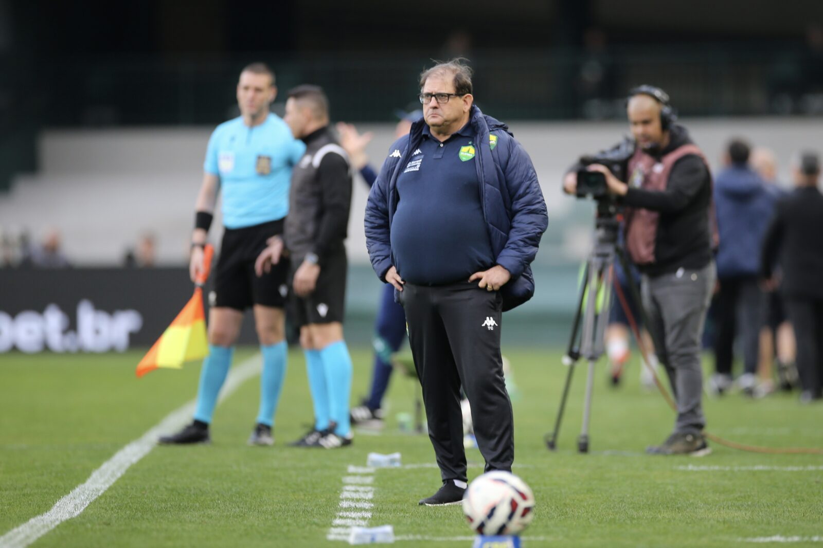 Após segunda derrota seguida, Guto evita pressão: “Pontuação igual à do G-4”