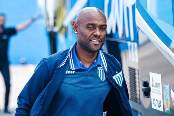 Vagner Love é anunciado pelo Retrô para disputa da Série C do Brasileirão