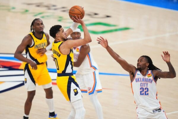 Pacers vencem o Thunder no estouro do cronômetro e largam na frente nas finais da NBA