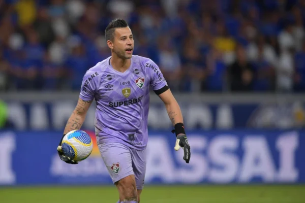 cruzeiro-mario-bittencourt-fluminense-goleiro-fabio-1719338137