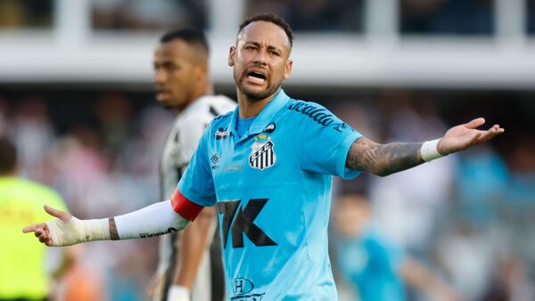 "Ah pronto": Neymar dá resposta irônica nas redes após crítica de Luiz Henrique