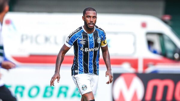 zagueiro-paulo-miranda-jogando-pelo-gremio