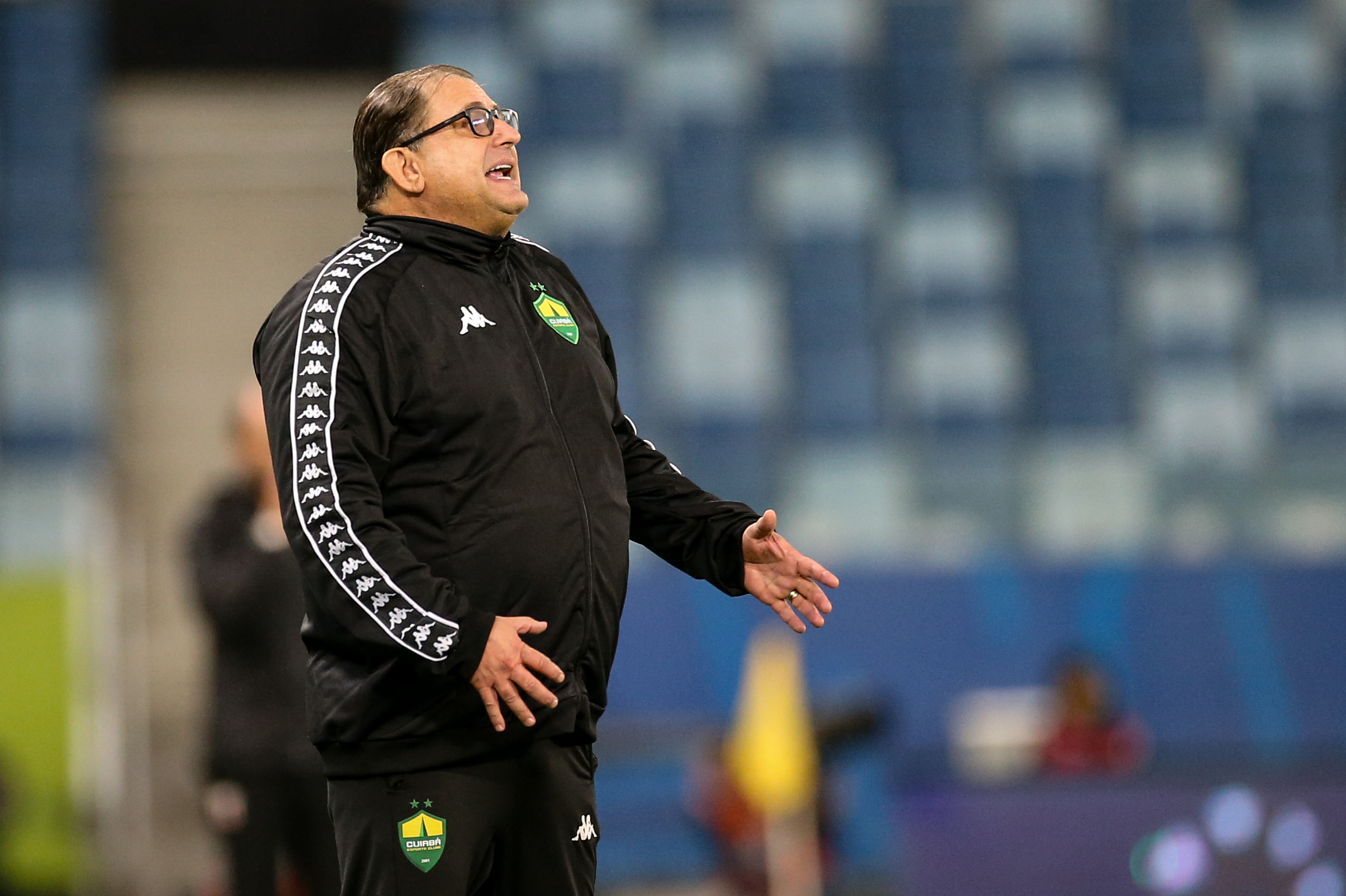 PANELA DE PRESSÃO! Pressionado após terceira derrota, Guto afirma: “Estou fazendo meu trabalho” - Canal Na Coruja