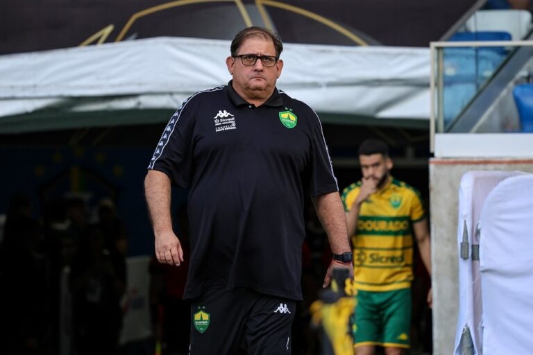 “Ponto importante”: Guto Ferreira valoriza desempenho do time após empate com o Remo