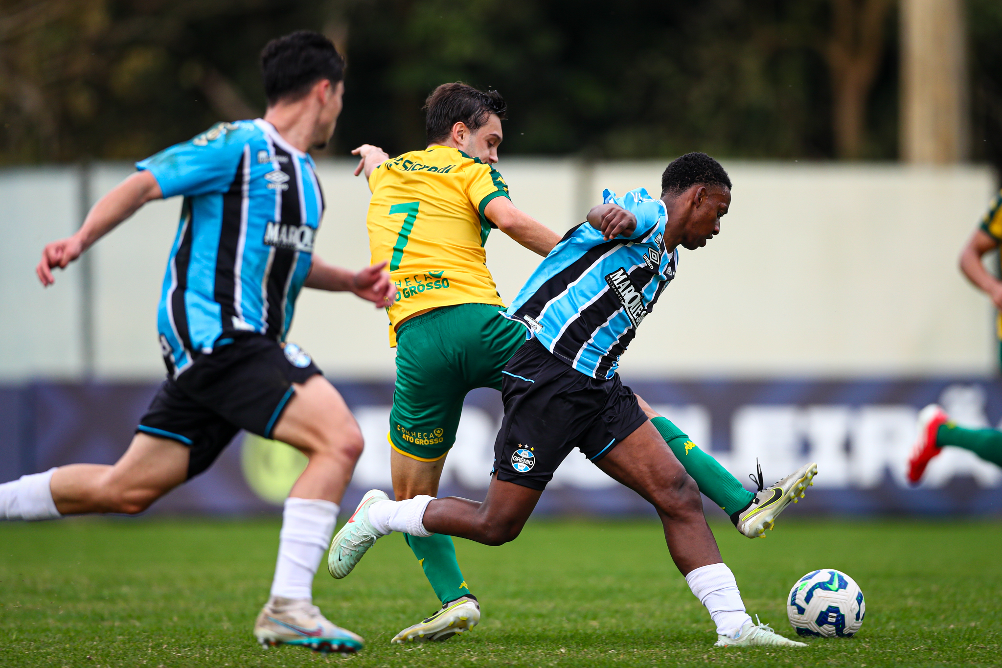 Cuiabá atropela o Grêmio e respira aliviado no Brasileirão Sub-20 - Canal Na Coruja