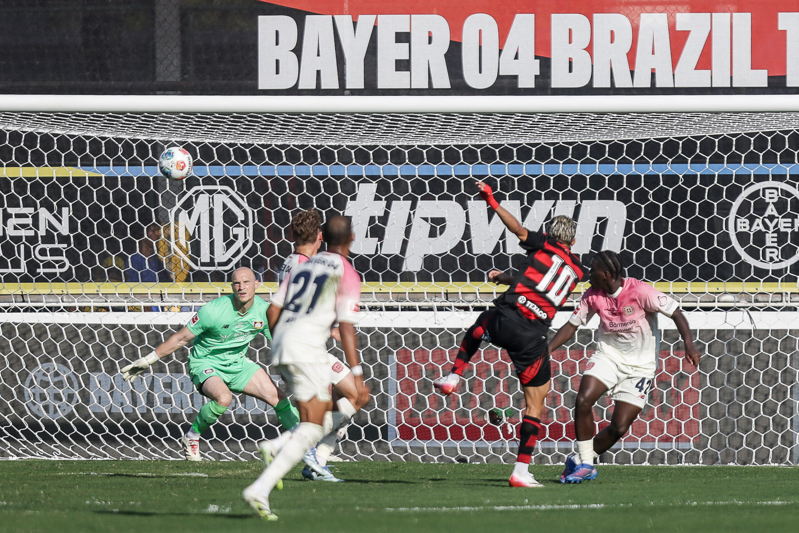 Botou os alemães na roda! Mengão atropela Bayer em amistoso - Canal Na Coruja