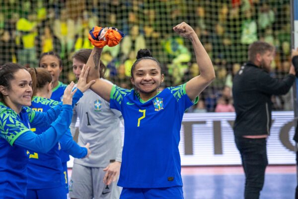 Simone marcou o primeiro gol do Brasil na final contra Colômbia