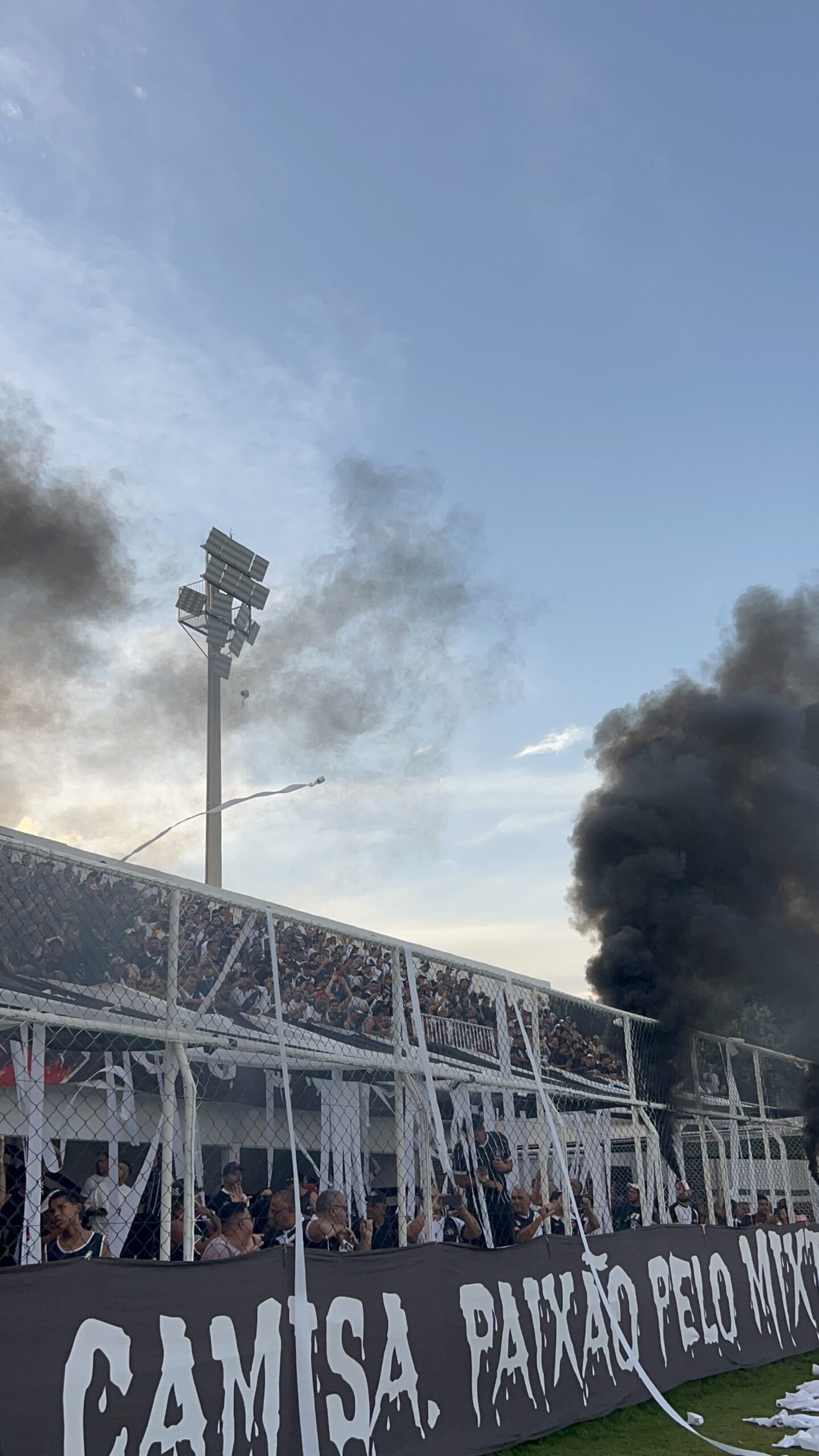 “É lindo demais”, diz técnico após festa da torcida no Dutrinha; Gilvan celebra gol e vitória do Mixto na Série D - Canal Na Coruja