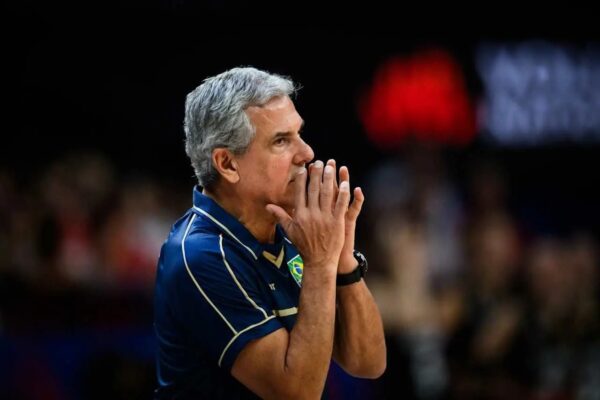 José Roberto Guimarães é o técnico da seleção feminina