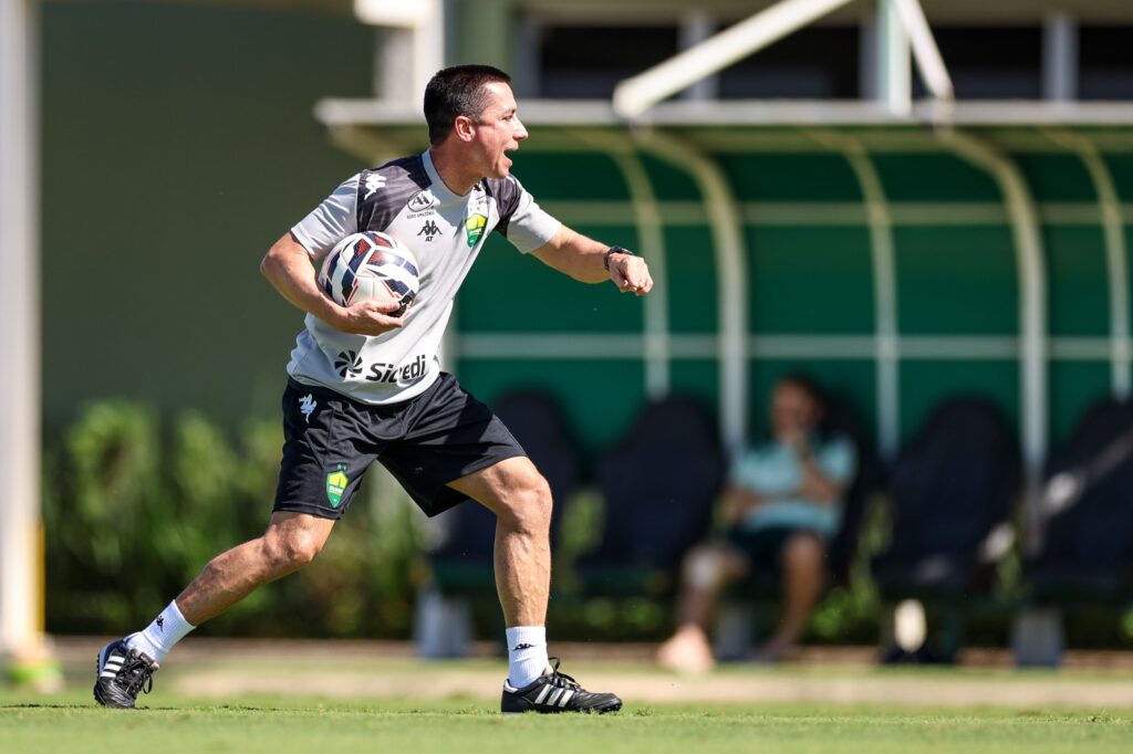 O Cuiabá alcançou um feito inédito na temporada 2026 ao vencer três partidas consecutivas.