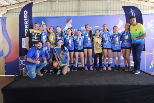 equipe campeã handebol_sorriso