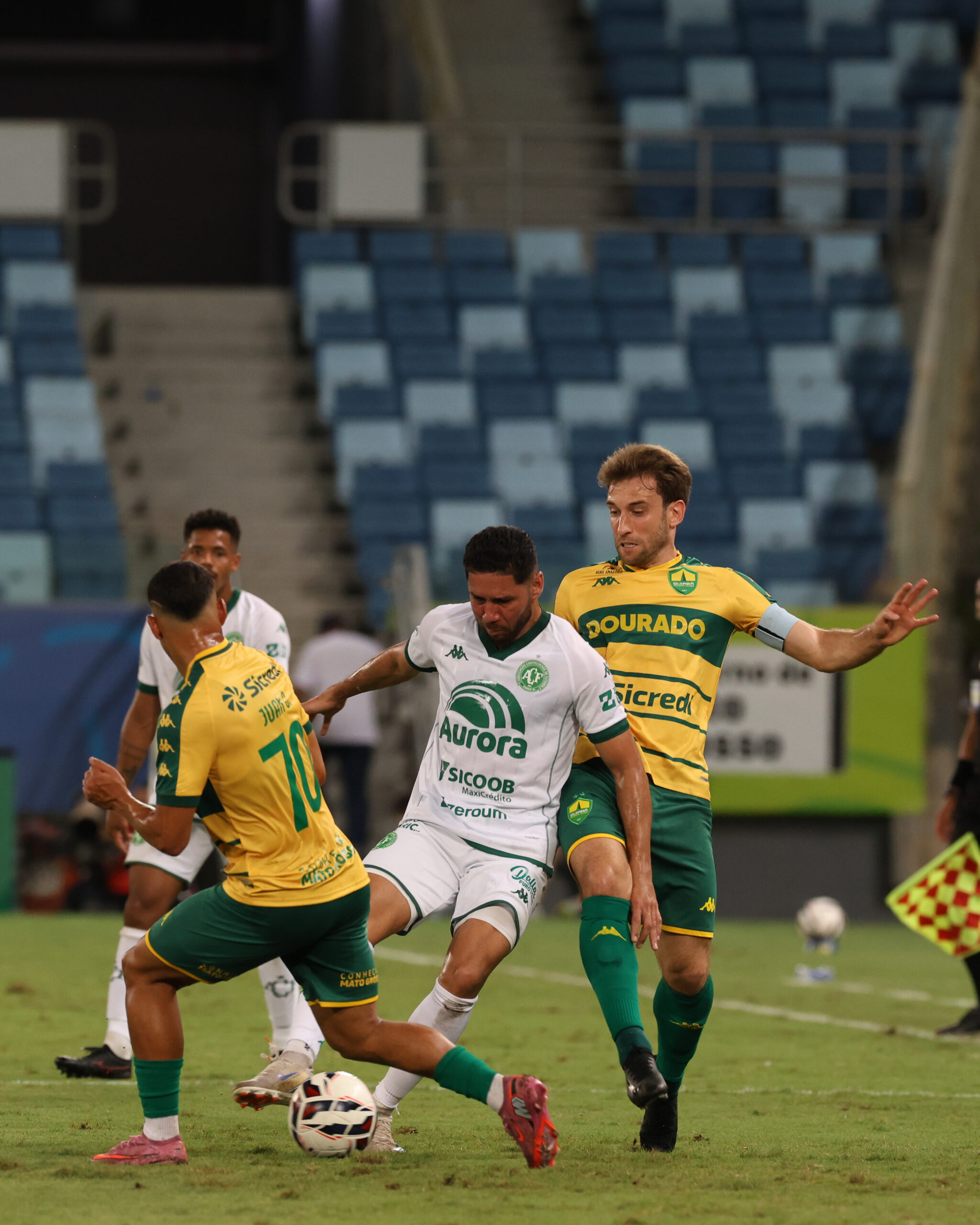 No apagar das luzes, Jader garante vitória do Cuiabá sobre a Chape - Canal Na Coruja
