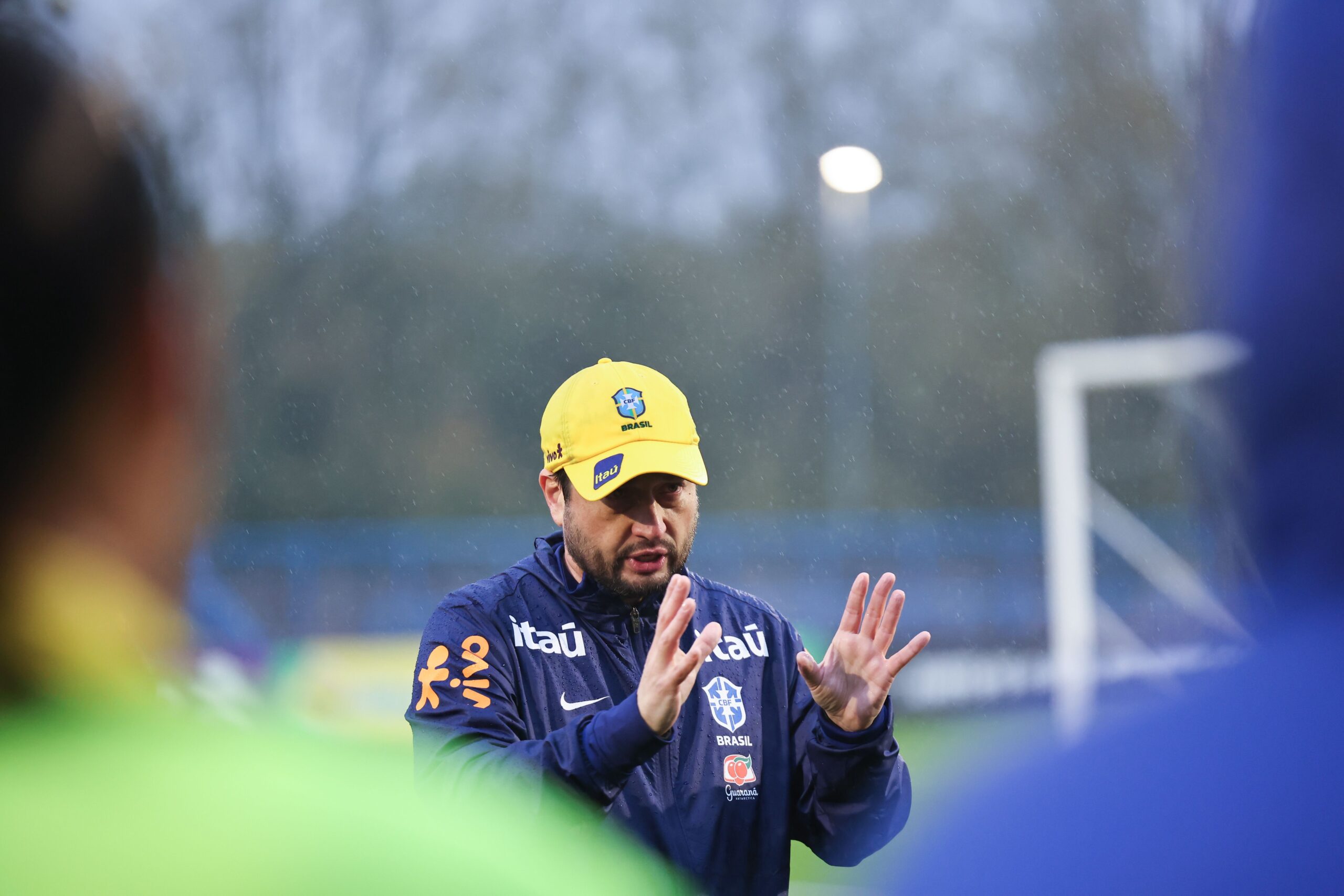 Seleção faz primeiro treino visando o jogo contra a Inglaterra  - Canal Na Coruja