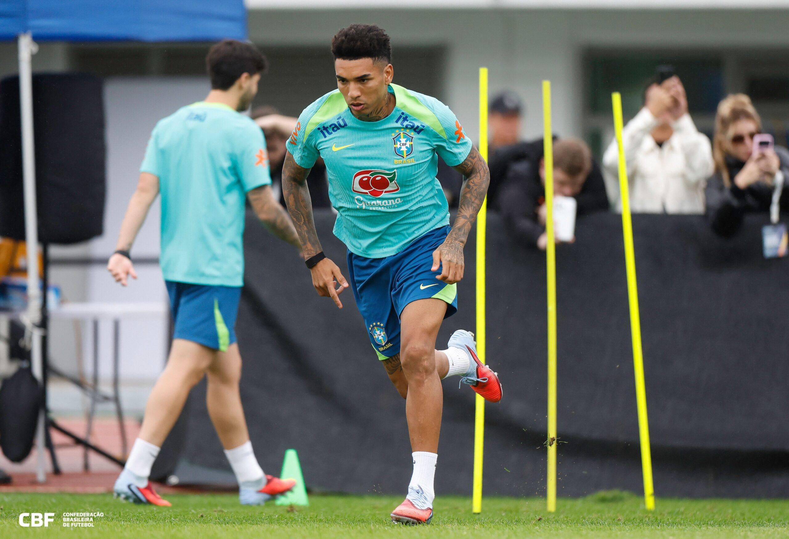 Cria do Praeirinho, Igor Jesus celebra nova chance na Seleção Brasileira; confira - Canal Na Coruja