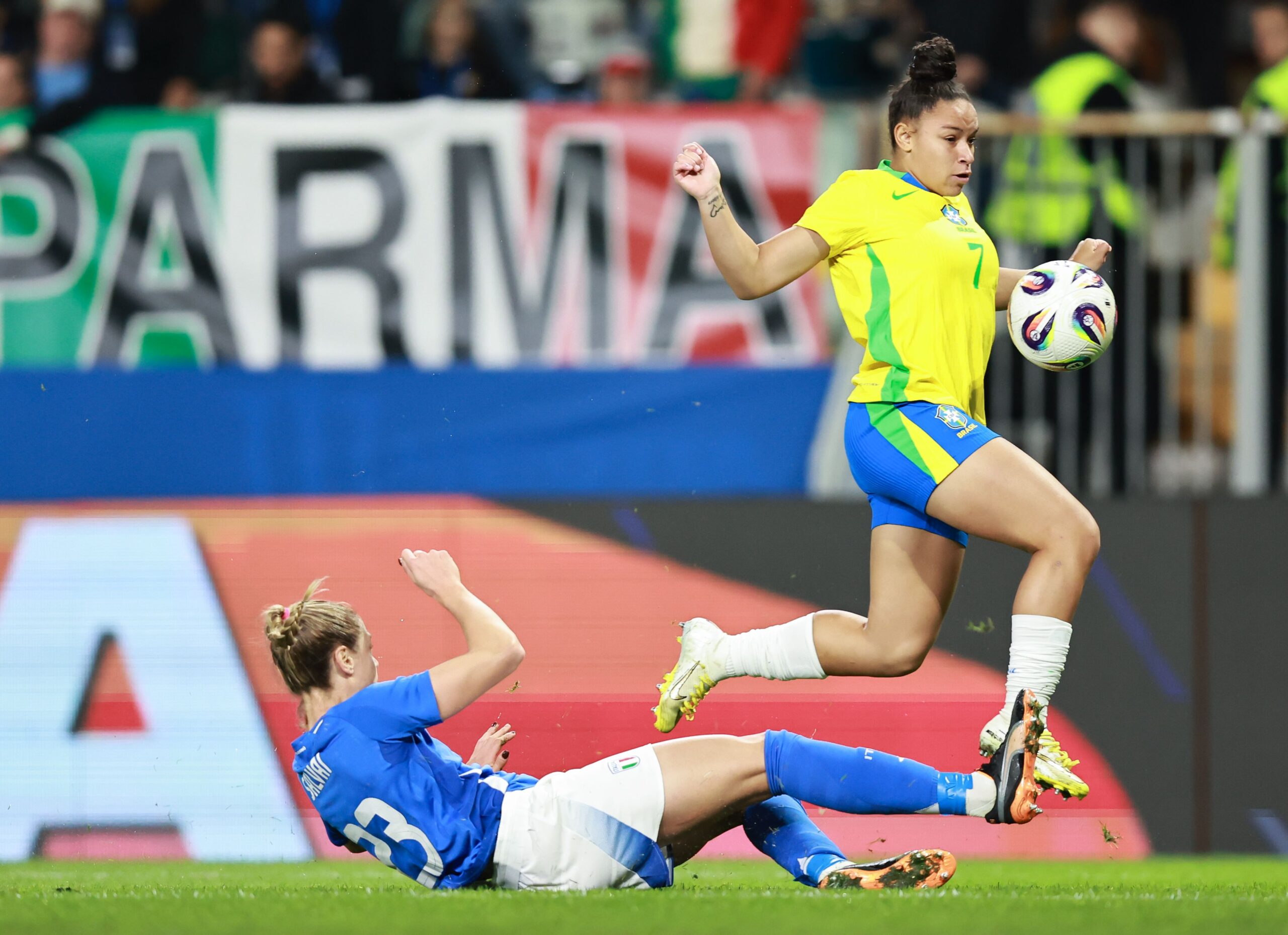 Luany marca e Brasil vence Itália em Parma 1 Luany marca e Brasil vence Itália em Parma - Canal Na Coruja
