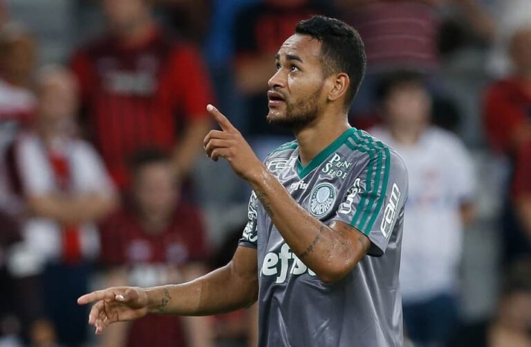 Ex-Palmeiras, Mixto aposta na experiência e contrata Jackson para 2026; confira a carreira do zagueiro