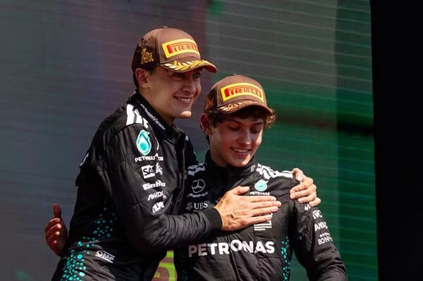 George Russell e Kimi Antonelli, pilotos da Mercedes na F1 2025
