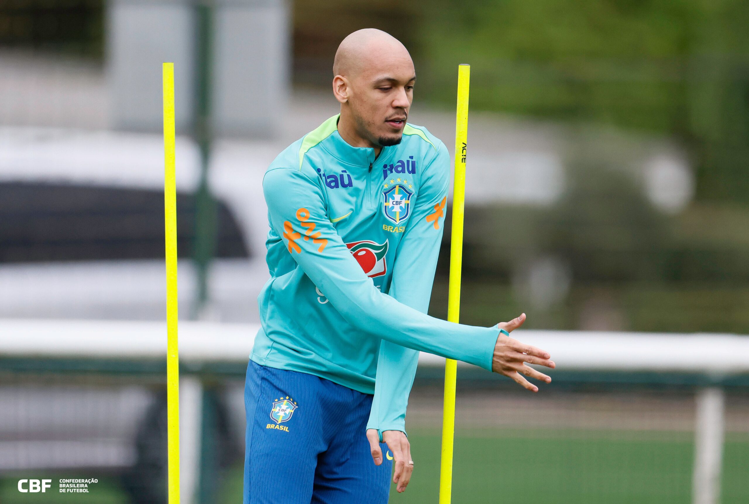 De volta à Seleção, Fabinho celebra retorno: “É uma sensação nova” - Canal Na Coruja