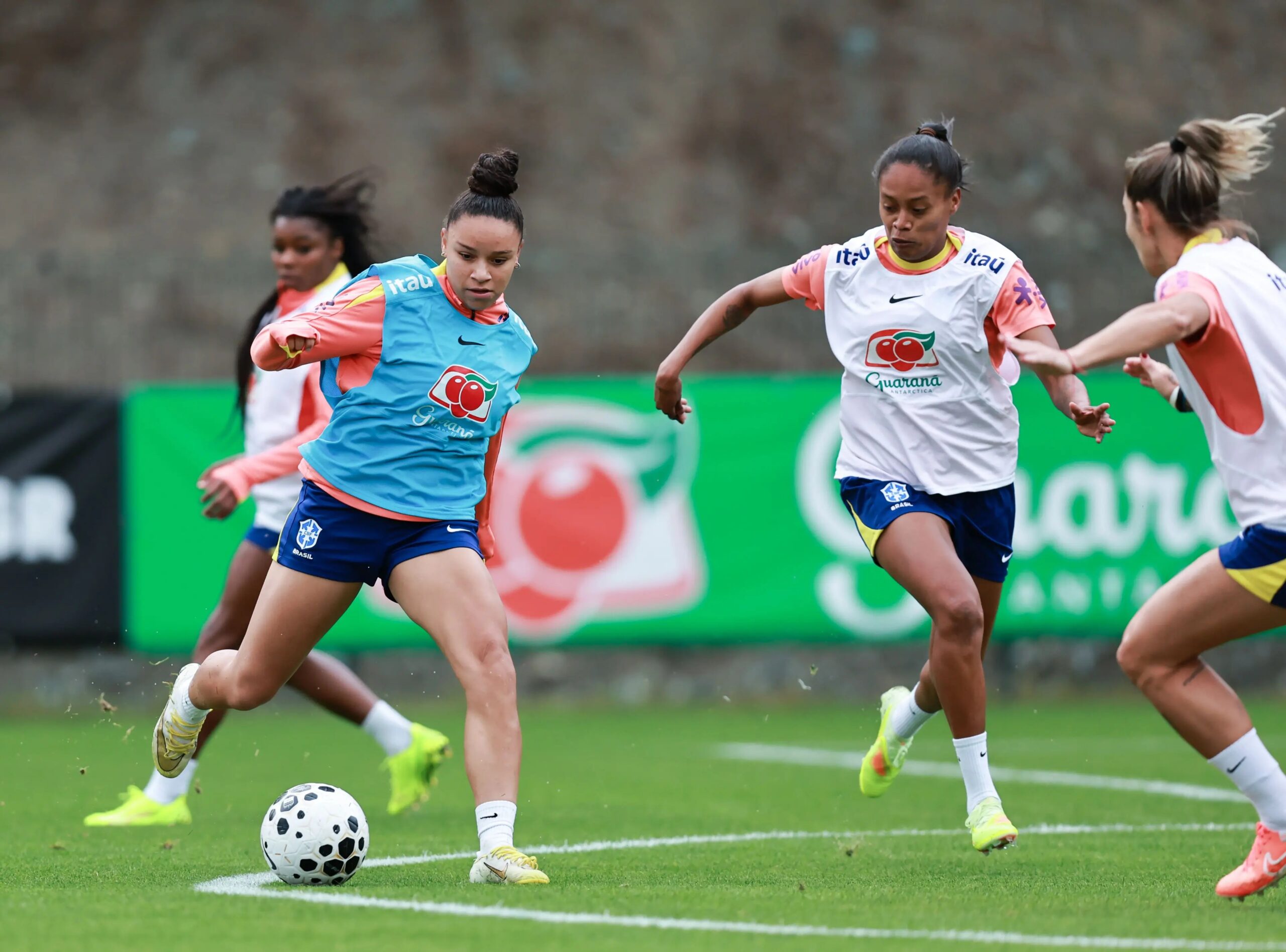 Seleção feminina faz primeiro treino na Espanha focada nos jogos contra Noruega e Portugal - Canal Na Coruja