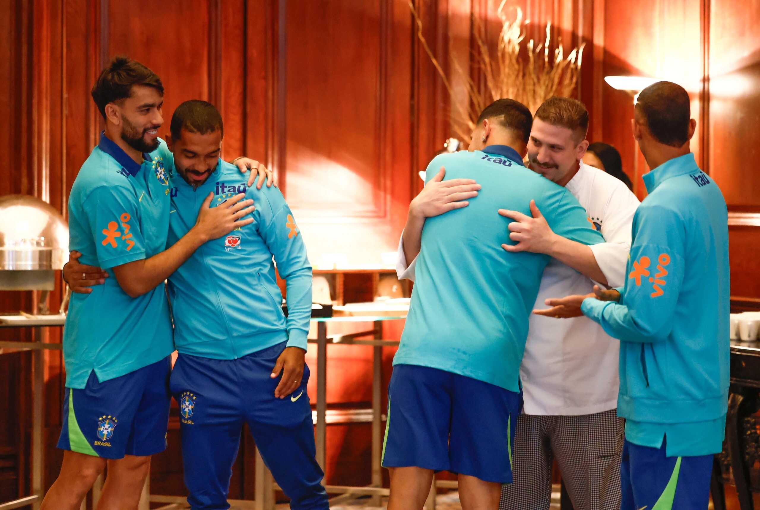 Convocados chegam a Londres e Seleção inicia preparação para amistosos na Europa - Canal Na Coruja