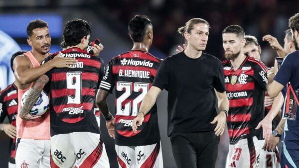 Filipe-Luis-Flamengo-x-Vitoria-e