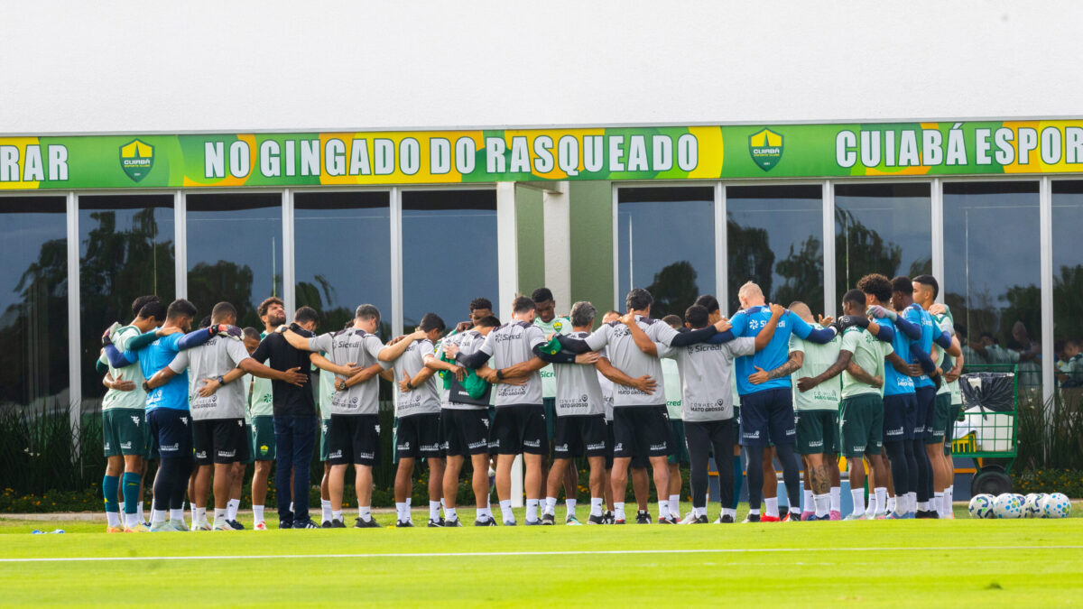 Cuiabá embarca para Santa Catarina e finaliza preparação para estreia na Copa do Brasil - Canal Na Coruja