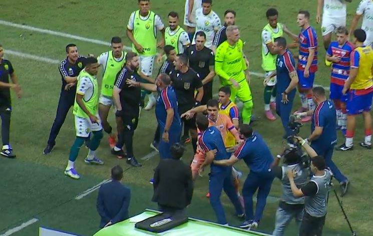 Jogando mal e com Barros expulso, Cuiabá empata com o Fortaleza e segue sem vencer na Série B 2 1332