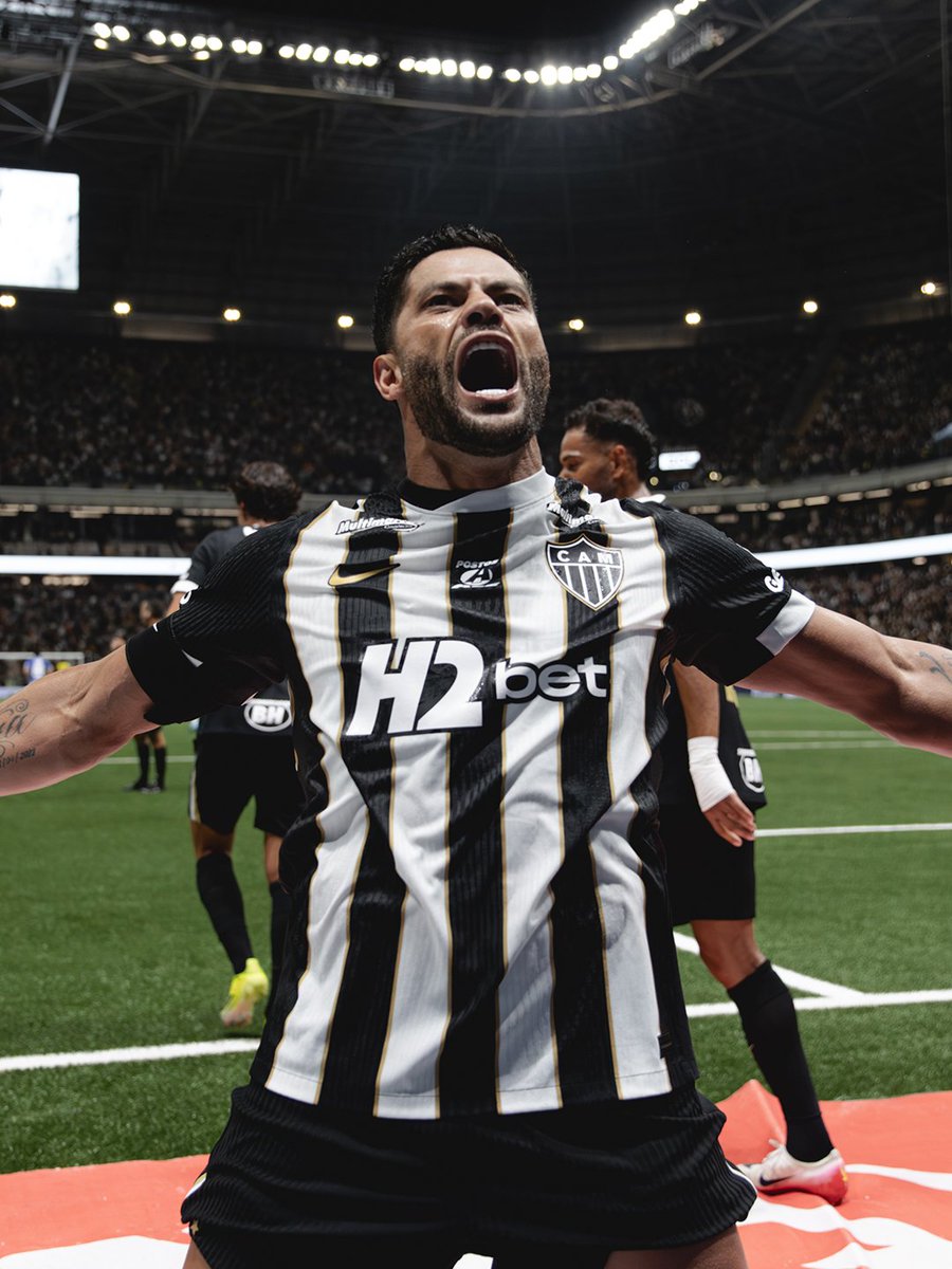 Hulk, jogador do Atlético MG comemorando seu Gol contra o Cruzeiro.