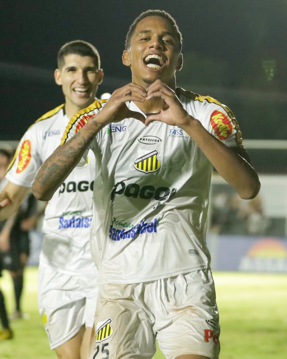 Novorizontino comemorando o o gol contra o Mixto pela Copa do Brasil.