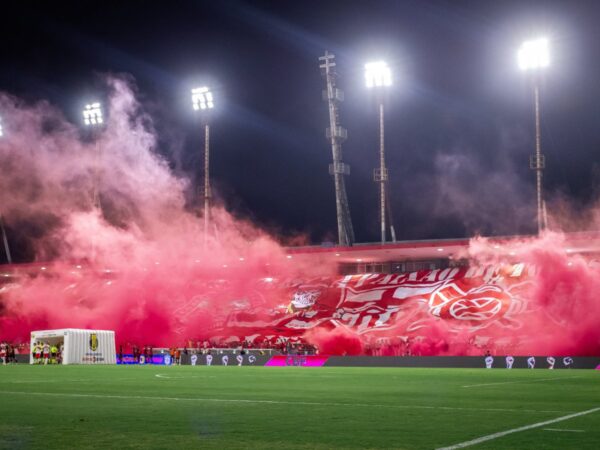 Estádio Rei Pelé pulsando por causa da decisão da Copa do Brasil.
