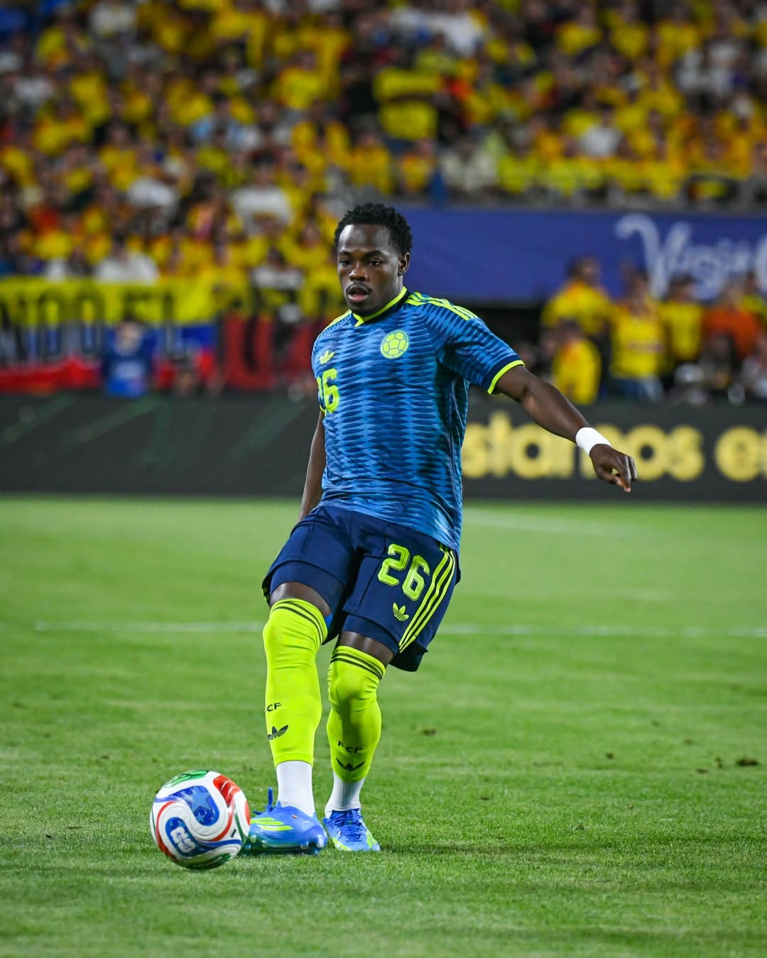 Andrez gomes, em campo pela seleção da Colombia