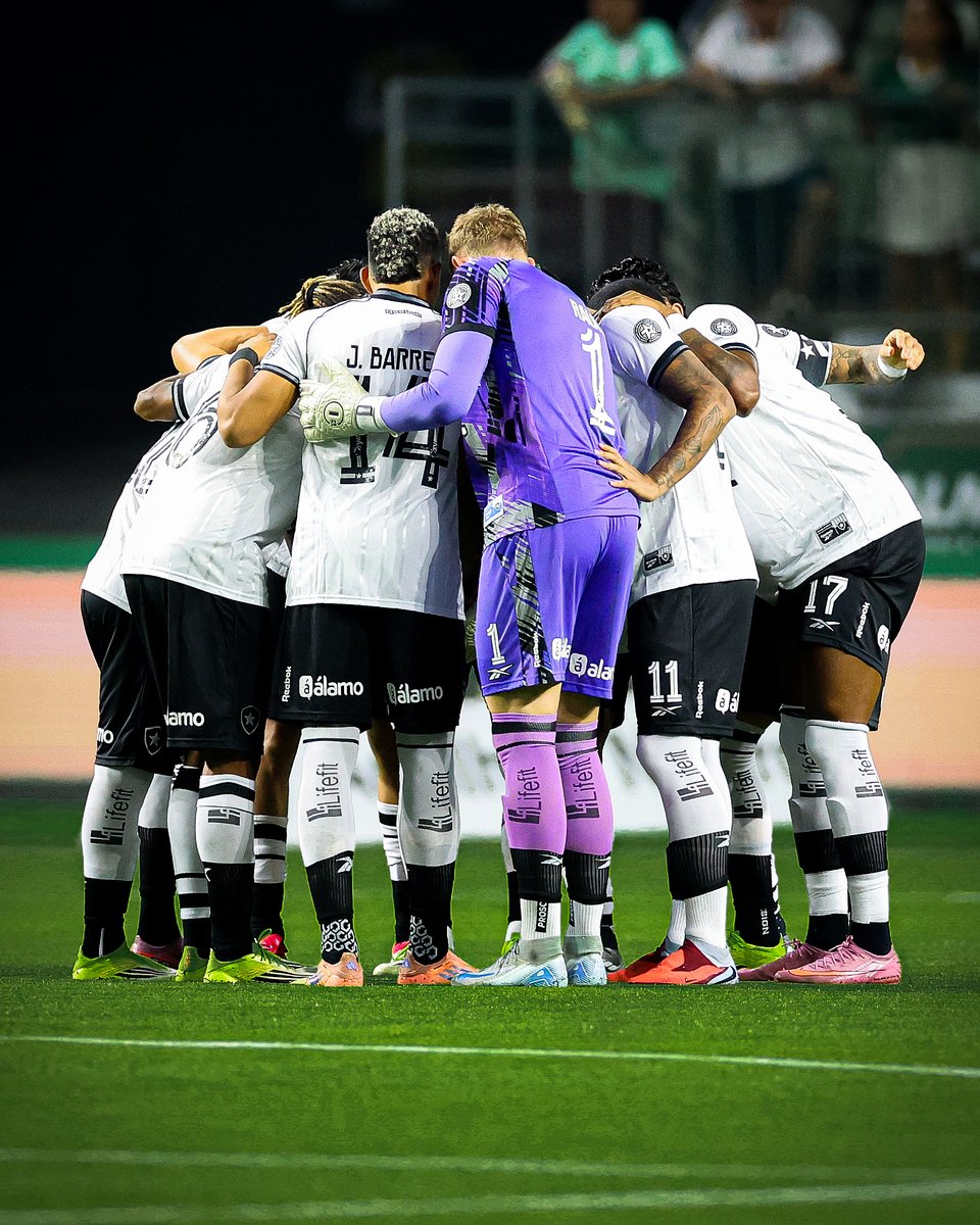 Elenco do Botafogo FR, na roda antes do jogo