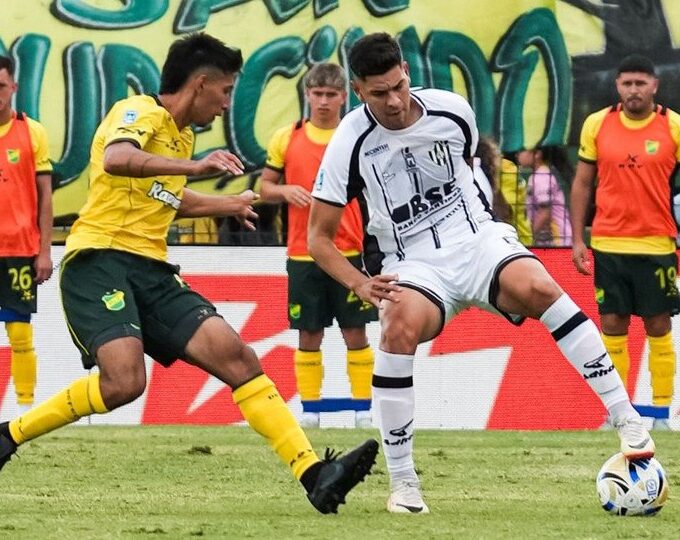 Estudiantes x Central Córdoba: onde assistir, horário e escalações do jogo do Argentino Jogador do Central Cordoba em disputada da Bola