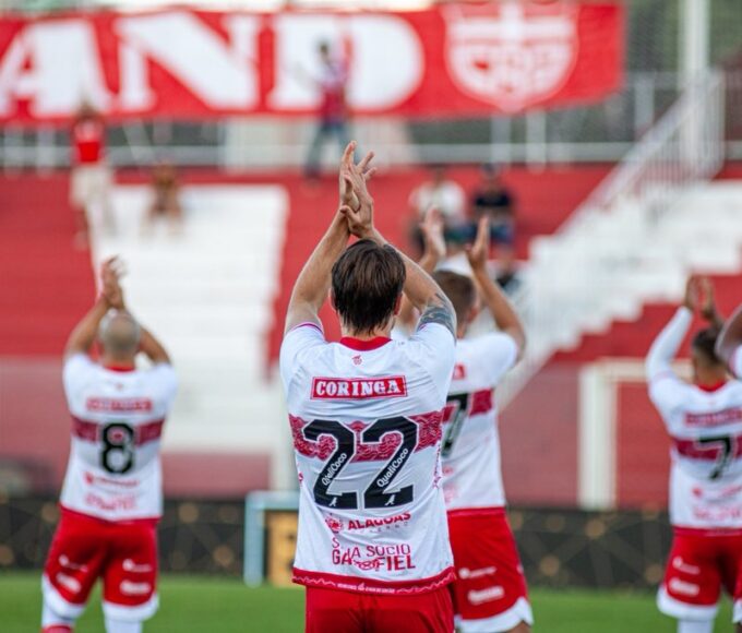 Jogadores do CRB agradecendo os Torcedores pelo Apoio