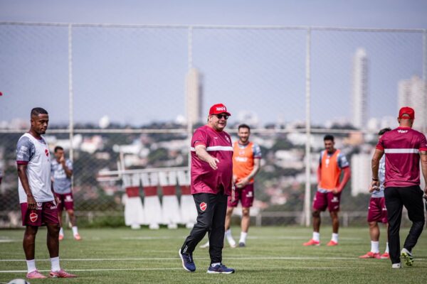 Guto Ferreira chega no Vila Nova para treinar o time nessa Temporada