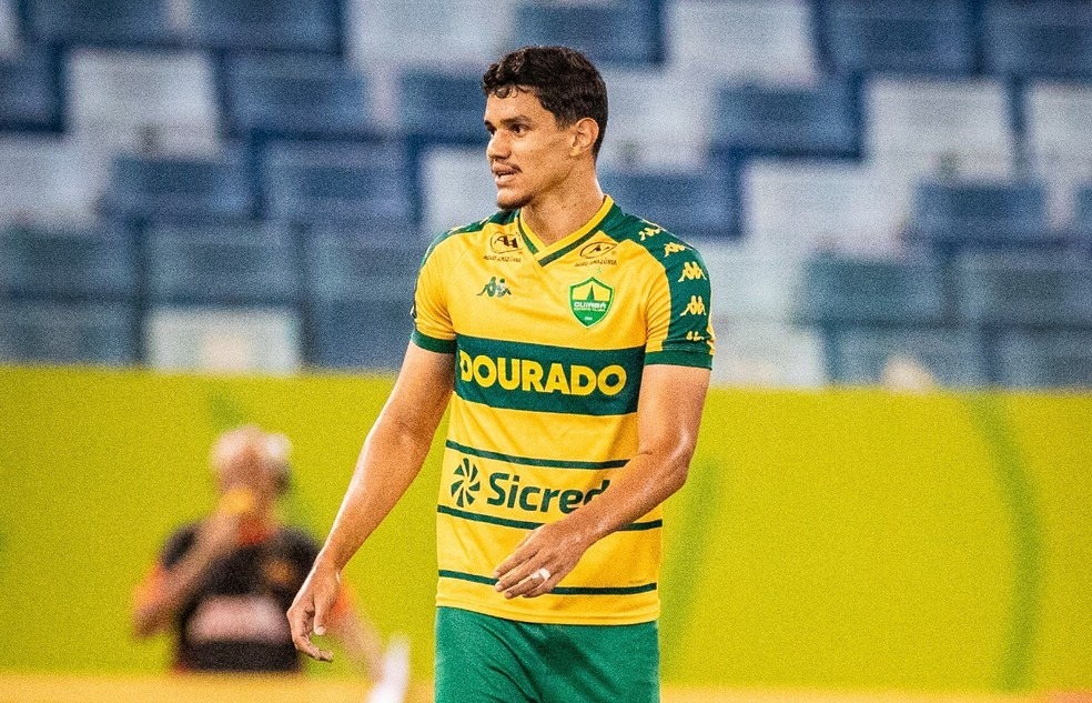 Sem espaço o zagueiro Edson Rodrigues deixa o Cuiabá