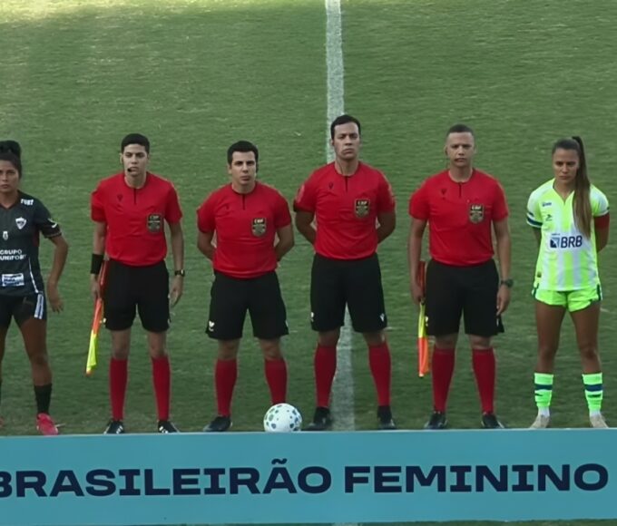 Jogadoras do Ação e Minas Brasília perfiladas