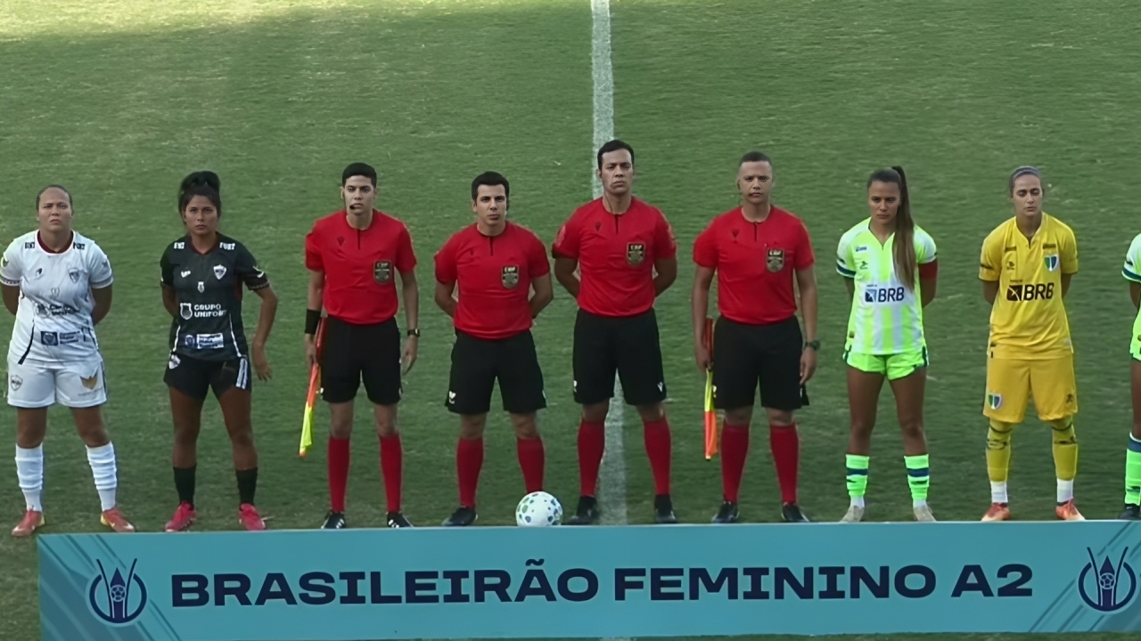 Jogadoras do Ação e Minas Brasília perfiladas