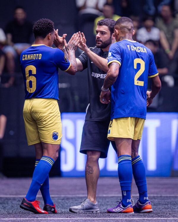 Jogadores do Dendele com Luqueta "Presidente do Time"