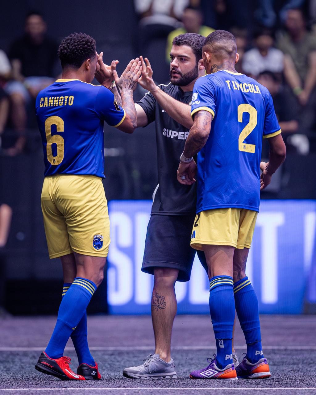 Jogadores do Dendele com Luqueta "Presidente do Time"