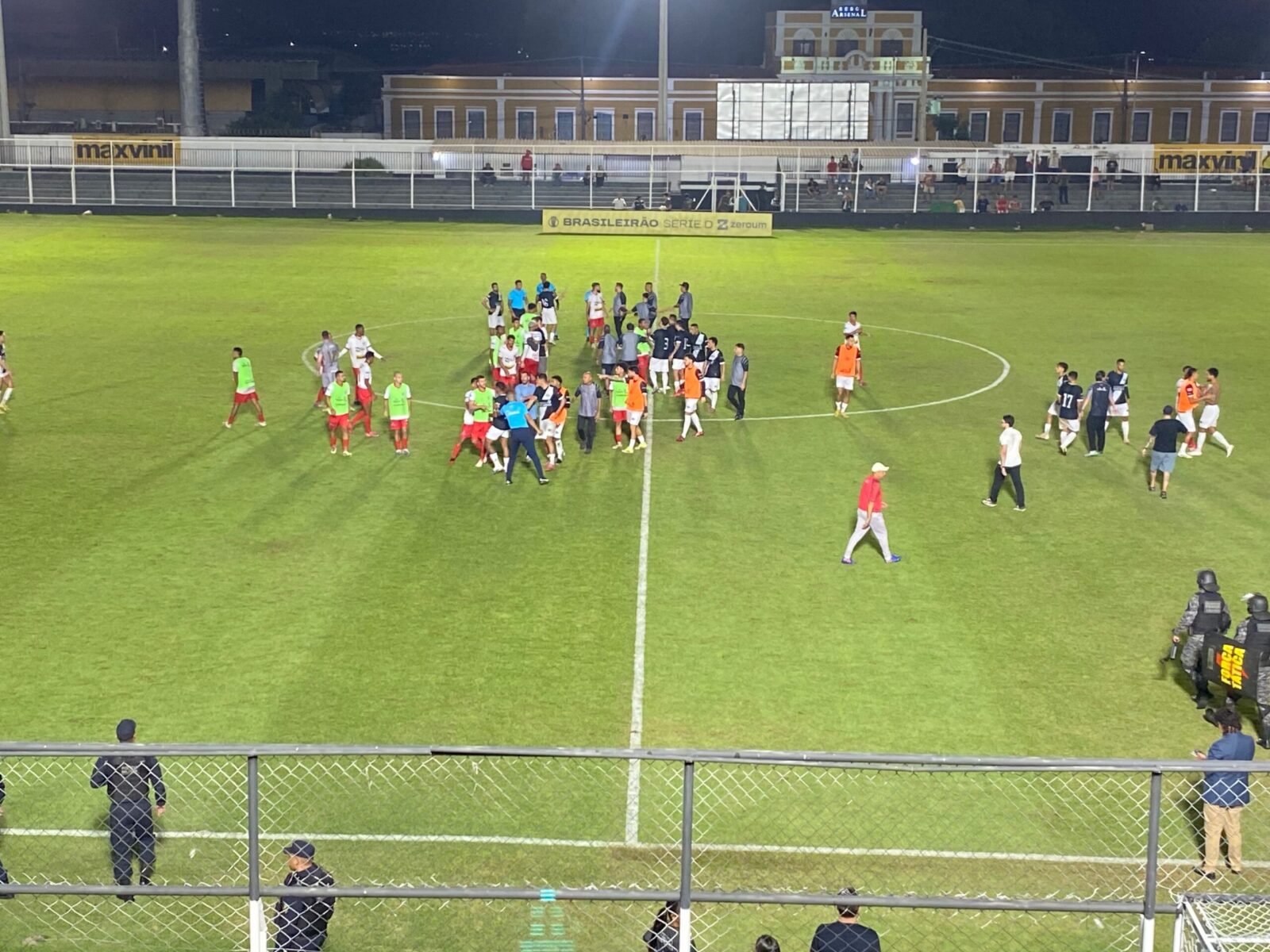 Confusão marca fim do clássico entre Mixto e Operário após empate no Dutrinha - Canal Na Coruja