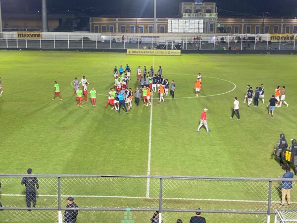 Confusão marca fim do clássico entre Mixto e Operário após empate no Dutrinha - Canal Na Coruja