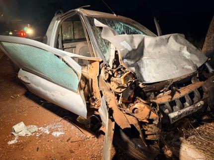 Motorista faz zigue-zague na BR-070, bate contra carreta e fica gravemente ferido - Canal Na Coruja