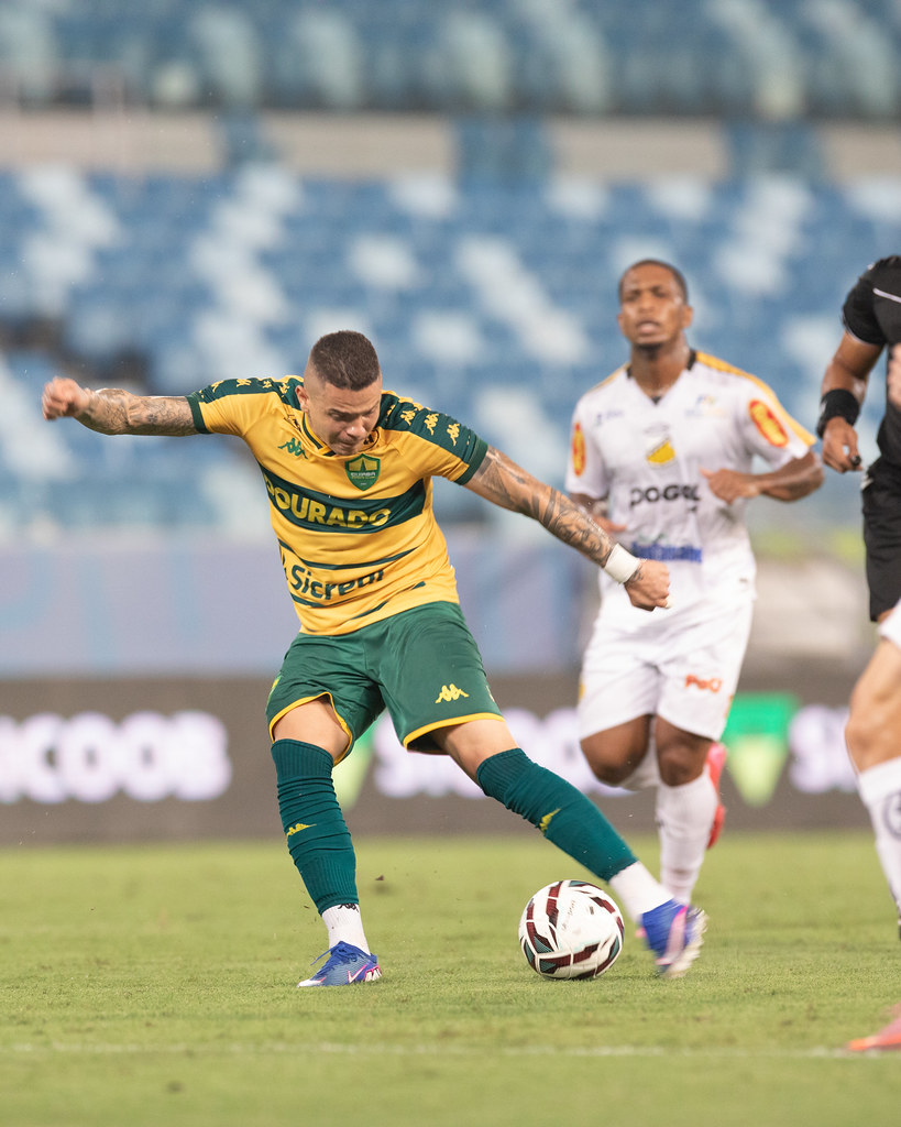 Ataque para em Jordi, e Cuiabá não sai do zero com o Novorizontino na Arena 1 Rodrigo Rodrigues atacante do Cuiabá em campo diante do Grêmio Novorizontino.