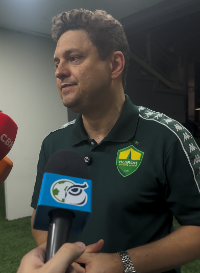 Cristiano Dresch comenta críticas da torcida e admite reforços no Cuiabá: “Precisamos investir em posições carentes” 1 Cristiano Dresch em coletiva após partida do Cuiabá.