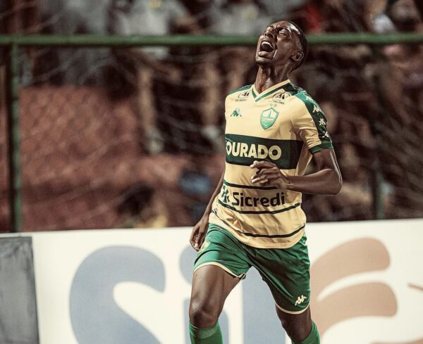 Cuiabá acerta empréstimo de joia da base ao Palmeiras até 2027 - Canal Na Coruja